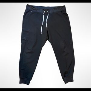 FIGS black Zamora jogger 2x